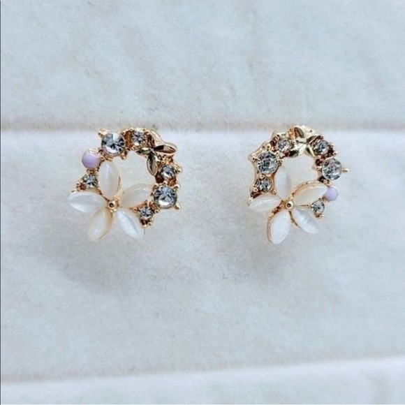 Crystal Flower Stud
Earrings - Picture 4 of 5